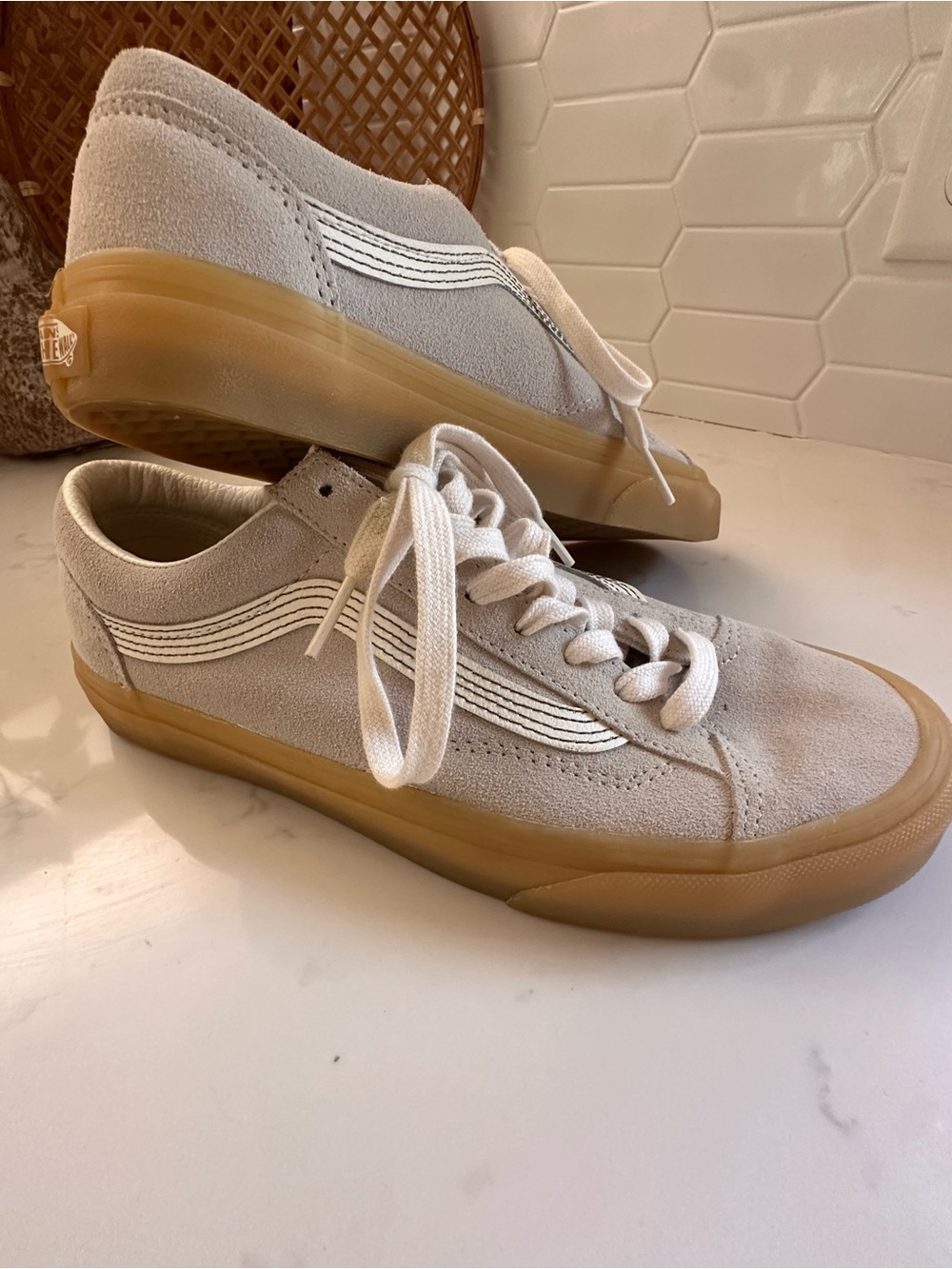 Vans Gray Suede Gum Sole Old Skool Sneakers Women’s 9 Men’s 7.5 Excellent